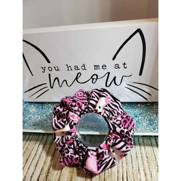 HELLO KITTY Leopard Tiger 🐅 Print PINK Hearts Hair Scrunchie FLANNEL 💗 - Picture 2 of 5